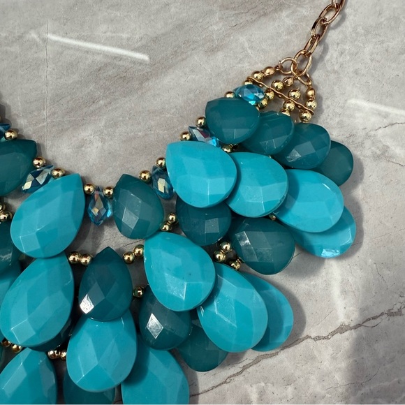 Francesca’s Statement Teardrop Bead Necklace - Picture 3 of 10